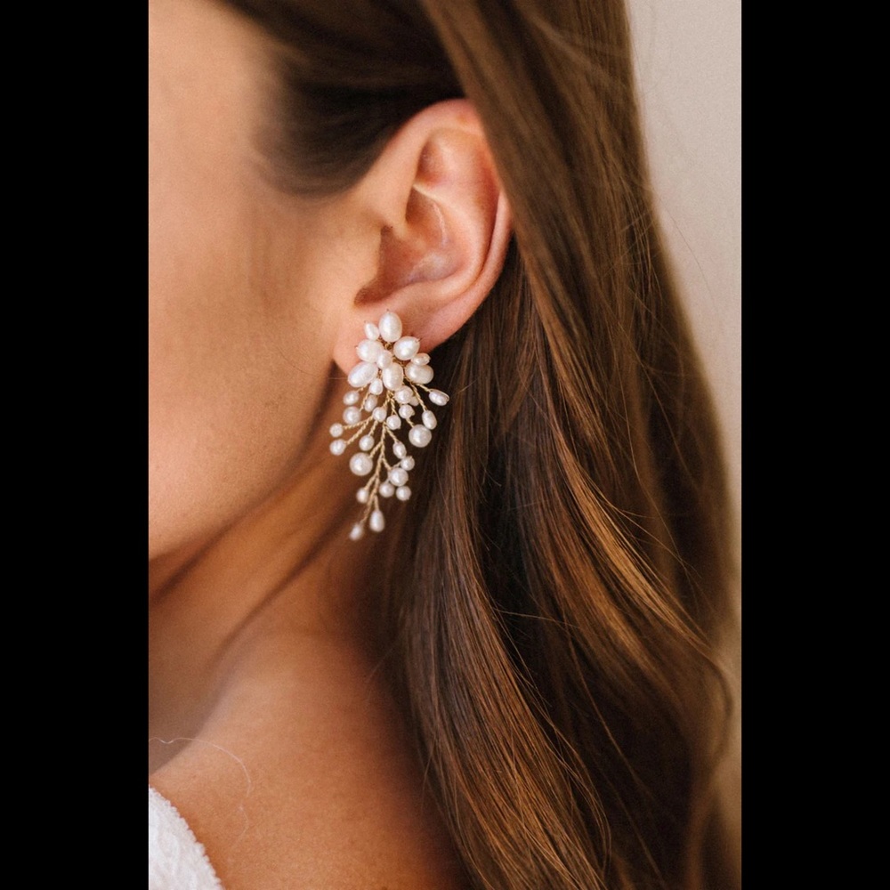 NWT Untamed Petals Moore Pearl Earrings